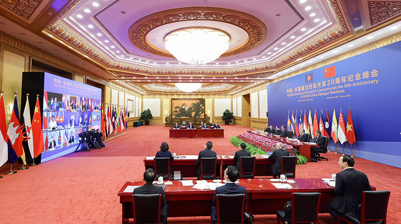 习近平出席并主持中国－东盟建立对话关系30周年纪念峰会