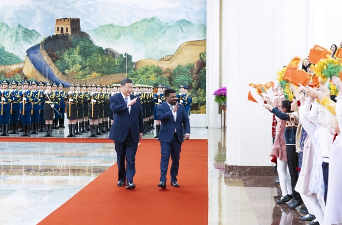 习近平同斯里兰卡总统迪萨纳亚克会谈