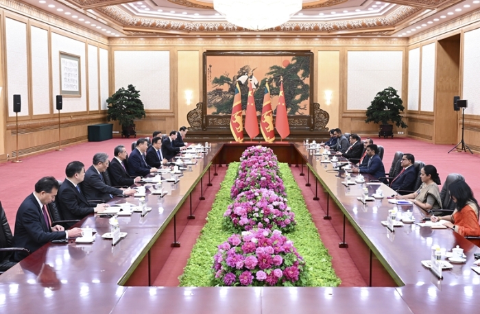 习近平同斯里兰卡总统迪萨纳亚克会谈