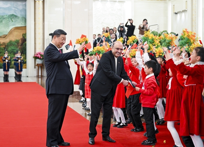 习近平同巴基斯坦总统扎尔达里会谈