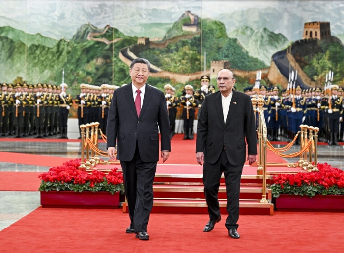 习近平同巴基斯坦总统扎尔达里会谈