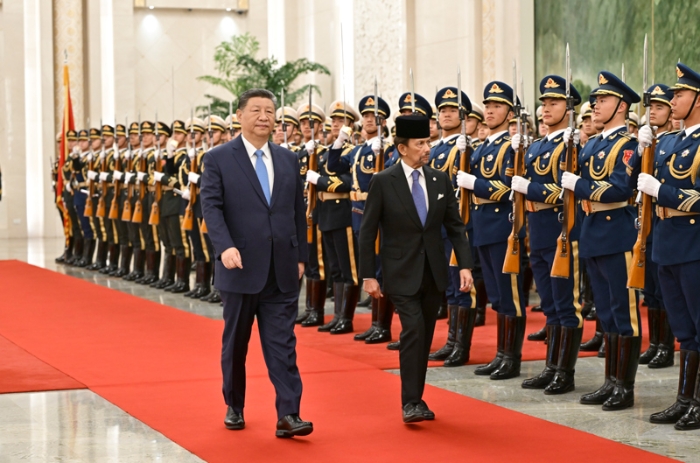 习近平同文莱苏丹哈桑纳尔会谈